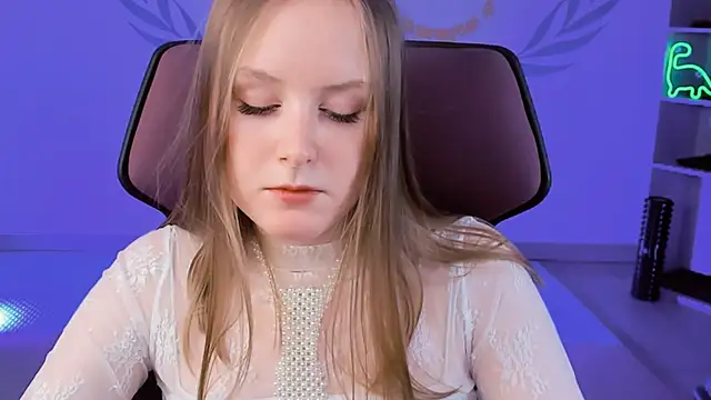 VivienLeeigh online show from February 7, 2025, 5:29 pm