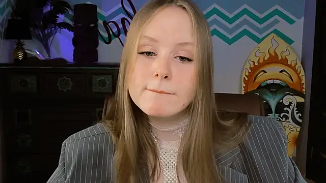 VivienLeeigh online show from February 22, 2025, 9:12 am