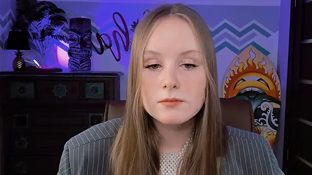 VivienLeeigh online show from February 22, 2025, 3:25 pm