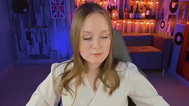 VivienLeeigh online show from February 28, 2025, 7:25 pm