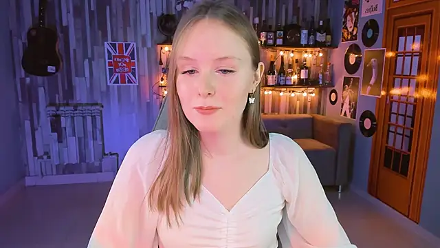 VivienLeeigh online show from March 18, 2025, 4:15 pm