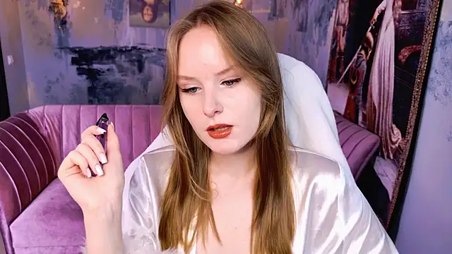 VivienLeeigh online show from May 8, 2026, 5:24 am