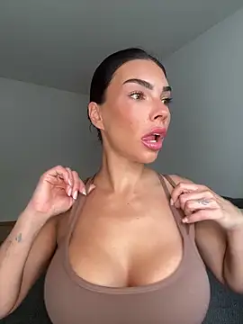 krissiswrld- online show from September 17, 2025, 11:01 am