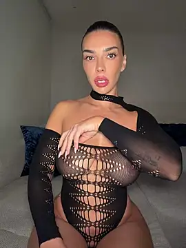 krissiswrld- online show from April 7, 2026, 6:30 pm