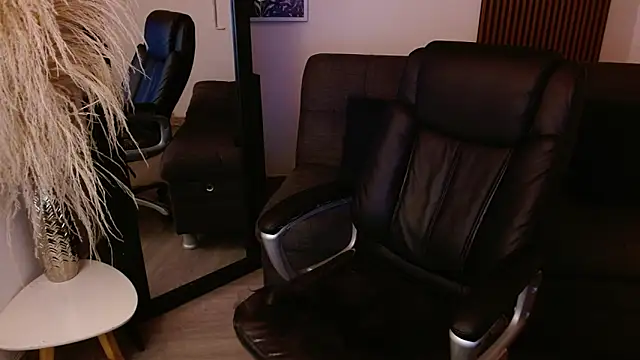 crimson tati  online show from February 7, 2025, 6:35 am