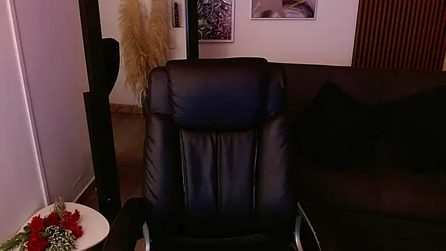 crimson tati  online show from March 2, 2025, 4:07 am