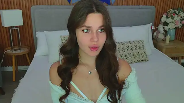 RihannaRose online show from September 24, 2025, 5:05 pm