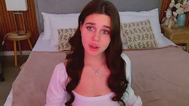 RihannaRose online show from October 6, 2025, 5:10 pm