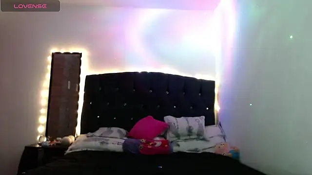 holy juli online show from February 11, 2025, 4:33 am