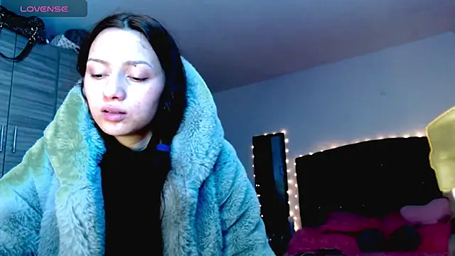 holy juli online show from December 19, 2025, 5:25 am