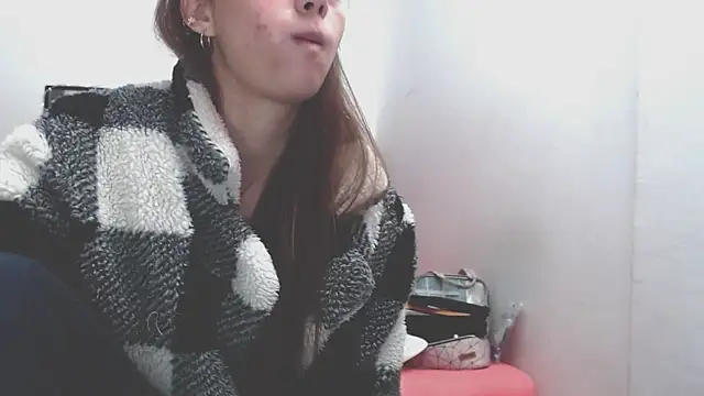 holy juli online show from April 9, 2026, 3:50 am