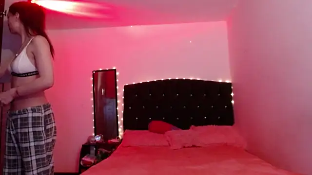 Snapshot of holy_juli chatting on May 10, 2026, 3:23 am holy juli online show from May 10, 2026, 3:23 am