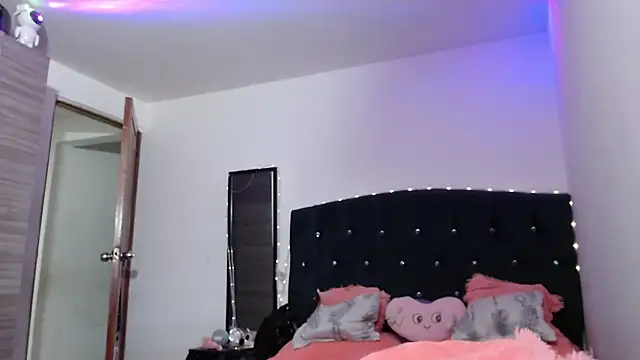 Snapshot of holy_juli chatting on July 26, 2026, 3:47 am holy juli online show from July 26, 2026, 3:47 am