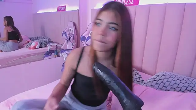 KellyOlsenbe online show from March 11, 2025, 2:43 am