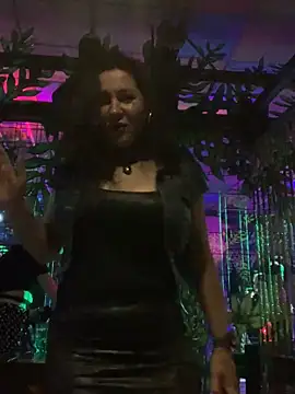 Snapshot of Tina_Moretti chatting on March 8, 2025, 9:29 pm Tina Moretti online show from March 8, 2025, 9:29 pm
