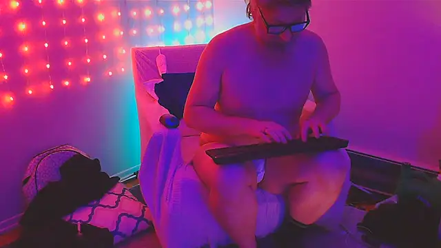 Snapshot of onlym4m chatting on February 12, 2025, 2:45 am onlym4m online show from February 12, 2025, 2:45 am