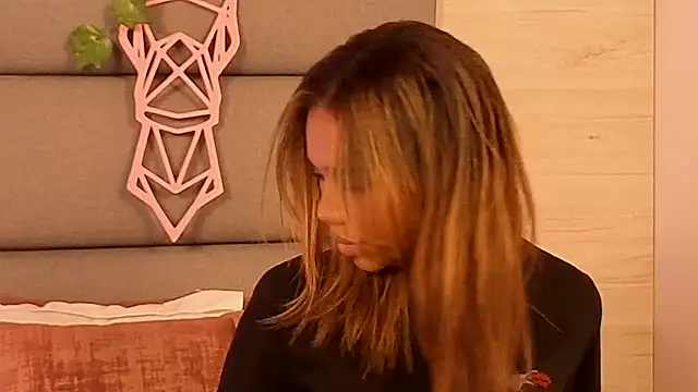 Lily Miiller online show from October 26, 2025, 6:58 pm