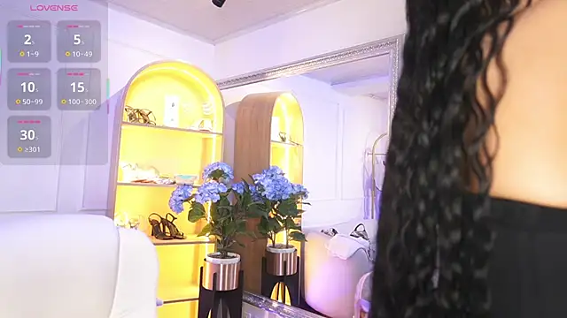 elasummer online show from October 10, 2025, 12:26 pm