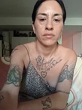 LaCristinatrans online show from November 18, 2025, 6:56 pm