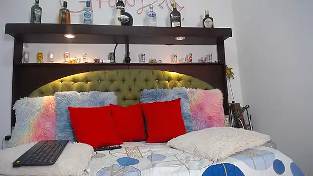 EMILY ROUSSE71 online show from March 2, 2025, 9:11 pm