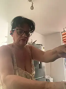 Sharongirl07 online show from April 18, 2026, 1:15 pm