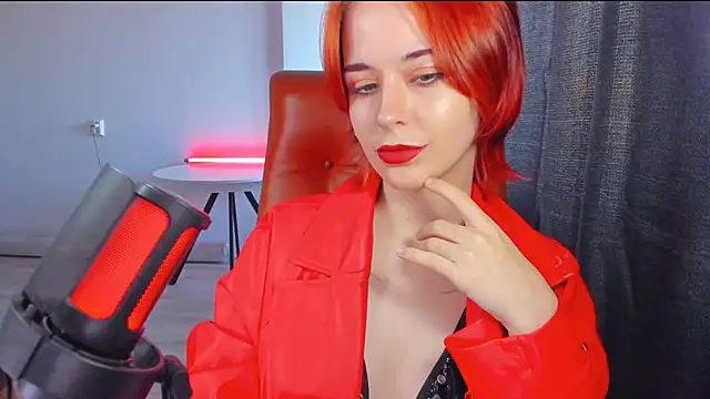 mollyposhh online show from September 19, 2025, 2:18 pm