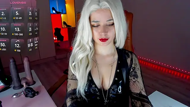 mollyposhh online show from April 15, 2026, 6:15 pm