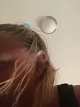 Snapshot of Playmate86 chatting on June 10, 2026, 11:03 pm Playmate86 online show from June 10, 2026, 11:03 pm