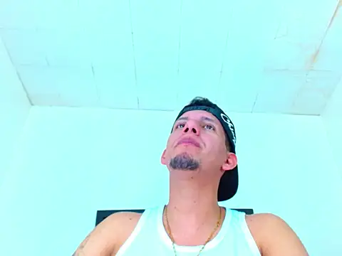 Snapshot of kevin__fox_ chatting on October 17, 2025, 7:16 pm kevin fox online show from October 17, 2025, 7:16 pm