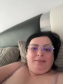 Snapshot of Amandamuller1982 chatting on December 22, 2024, 7:00 am Amandamuller1982 online show from December 22, 2024, 7:00 am