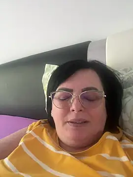 Snapshot of Amandamuller1982 chatting on December 24, 2024, 8:44 am Amandamuller1982 online show from December 24, 2024, 8:44 am