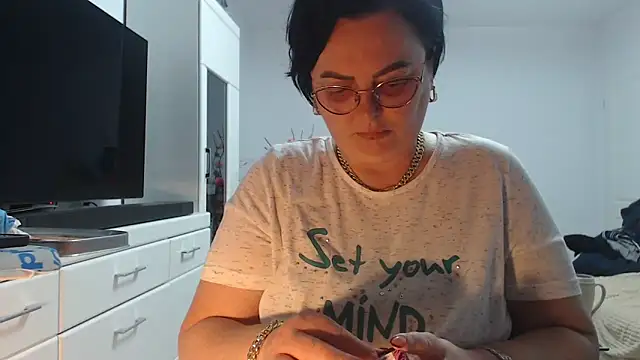 Amandamuller1982 online show from April 7, 2026, 7:47 pm