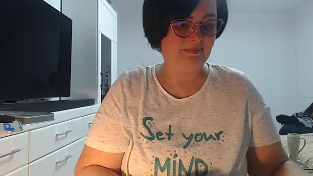 Amandamuller1982 online show from April 8, 2026, 7:25 pm