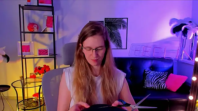 Sharon Evansi online show from March 14, 2025, 5:57 pm