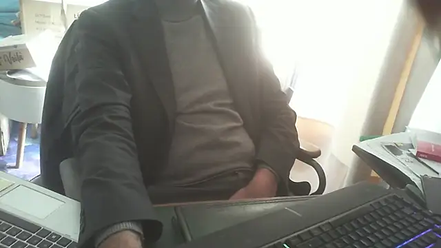 shyfrenchcock1 online show from March 3, 2026, 1:50 pm