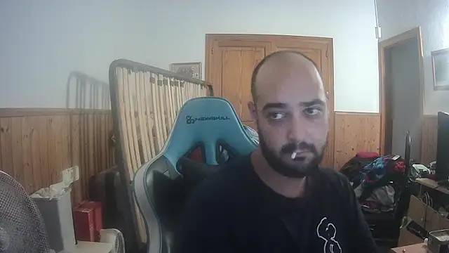 chicomallorca96 online show from September 8, 2025, 3:22 pm