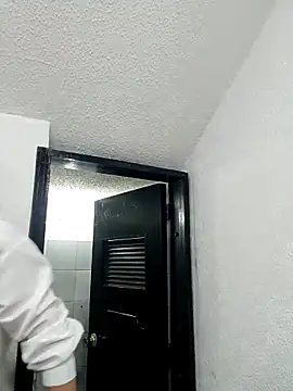 Snapshot of VIOLETA-25_ chatting on February 23, 2025, 6:45 pm VIOLETA-25 online show from February 23, 2025, 6:45 pm