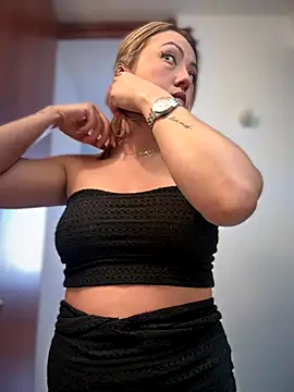 Snapshot of VIOLETA-25_ chatting on December 4, 2025, 2:04 pm VIOLETA-25 online show from December 4, 2025, 2:04 pm