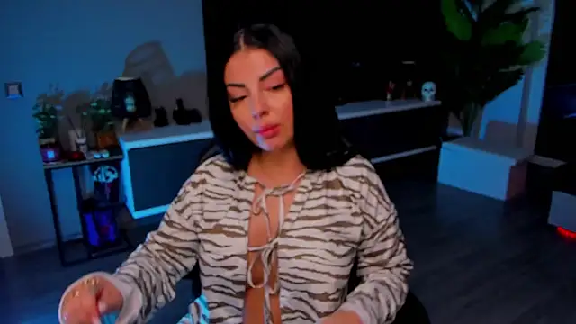 Snapshot of anemarieejolie chatting on May 17, 2026, 6:37 pm anemarieejolie online show from May 17, 2026, 6:37 pm