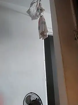 Snapshot of Y4NcA chatting on October 2, 2025, 8:27 pm Y4NcA online show from October 2, 2025, 8:27 pm