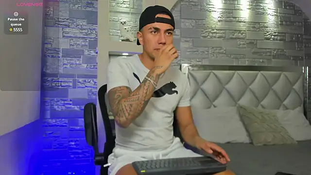 Aron Bolt online show from January 21, 2025, 1:43 pm