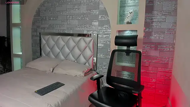 Aron Bolt online show from March 21, 2025, 3:44 am