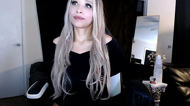 liadivina online show from March 14, 2025, 6:32 am