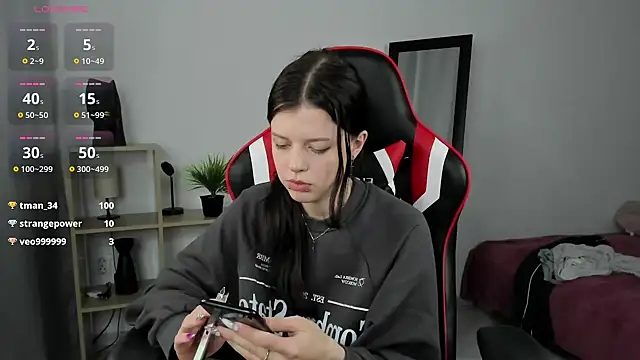 Este Glen online show from December 6, 2024, 4:03 am