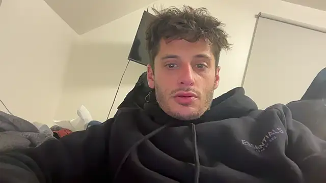 Dylansd online show from October 31, 2025, 2:34 am