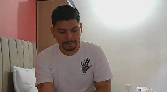 Snapshot of evoscenteno chatting on December 16, 2024, 9:09 pm evoscenteno online show from December 16, 2024, 9:09 pm