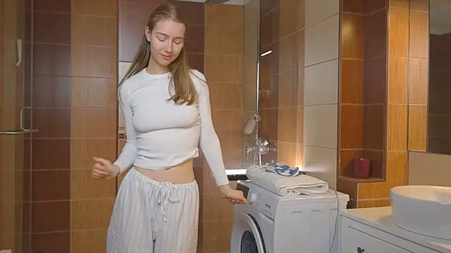 solar bella online show from January 3, 2025, 3:55 pm