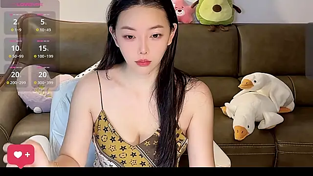 Yilin1999 online show from April 12, 2026, 10:04 pm