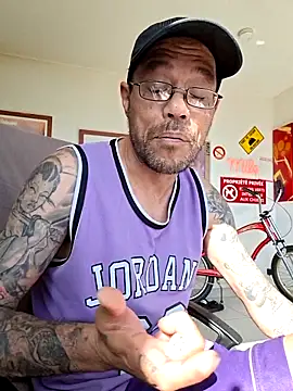 mileflav0r online show from May 11, 2026, 7:58 am