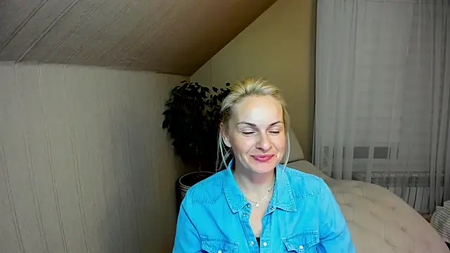 Snapshot of Alicee_Gracee chatting on December 10, 2024, 7:22 pm Alicee Gracee online show from December 10, 2024, 7:22 pm